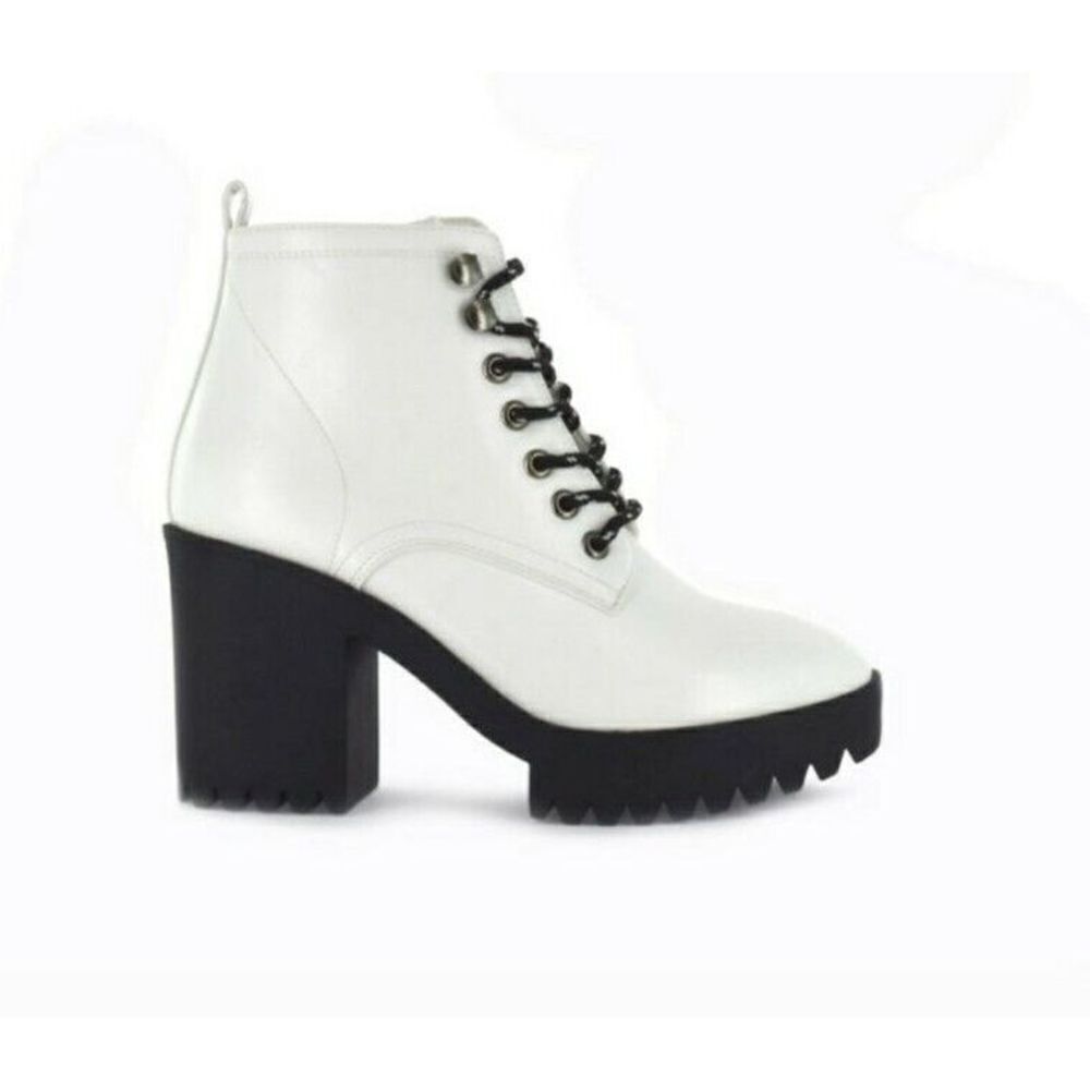 Seven7 Footwear Flatiron Boot - Off White Size 10